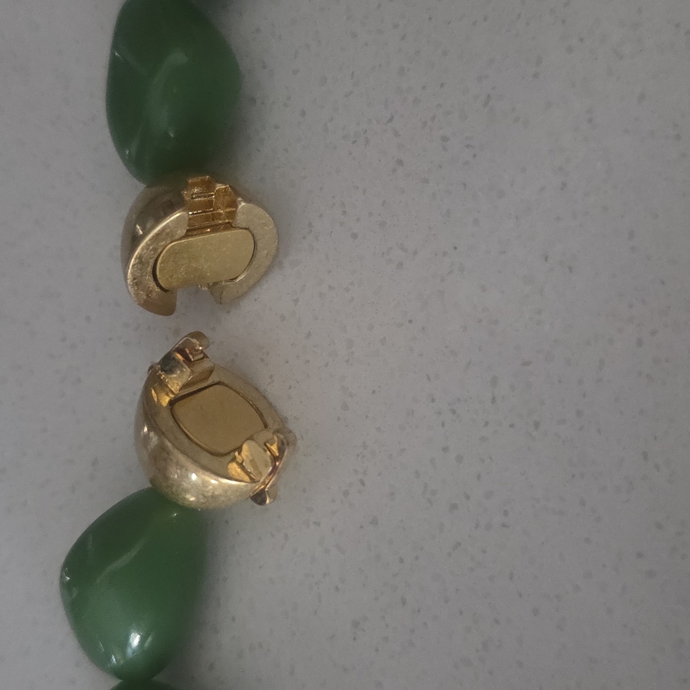 Tory Birch Green Beaded Necklace with Gold Pendant new - Picture 3 of 4